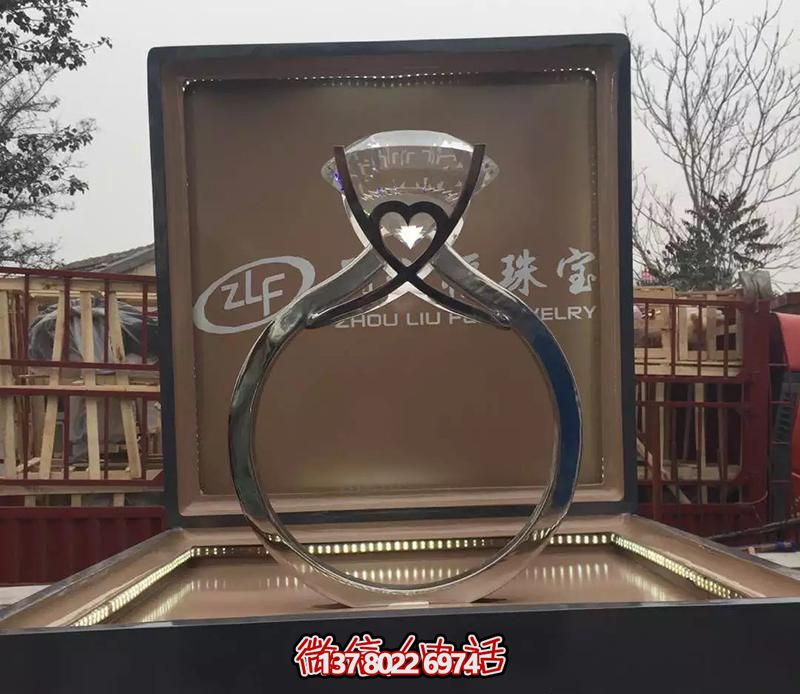 珠寶店門(mén)口擺放鉆石不銹鋼戒指雕塑 珠寶店門(mén)口擺放鉆石不銹鋼戒指雕塑