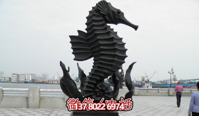 廣場上擺放的黑色的玻璃鋼創(chuàng)意海馬雕塑 廣場上擺放的黑色的玻璃鋼創(chuàng)意海馬雕塑