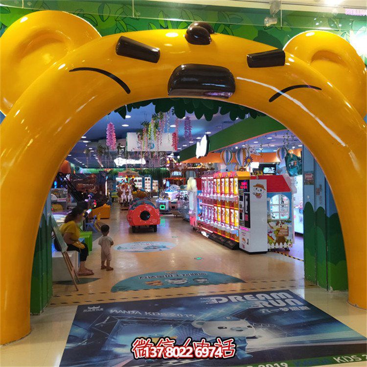 室內(nèi)游樂園玻璃鋼卡通動(dòng)物門頭雕塑