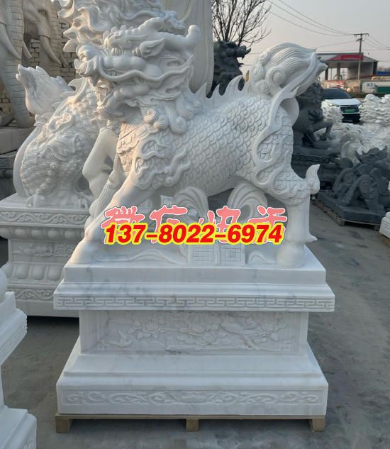 漢白玉麒麟景觀雕塑：祥瑞之姿，石雕藝術的璀璨綻放